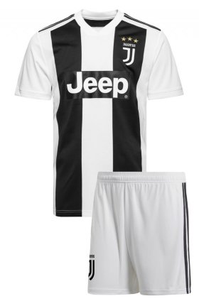 Форма FС Juventus 2018-19 home